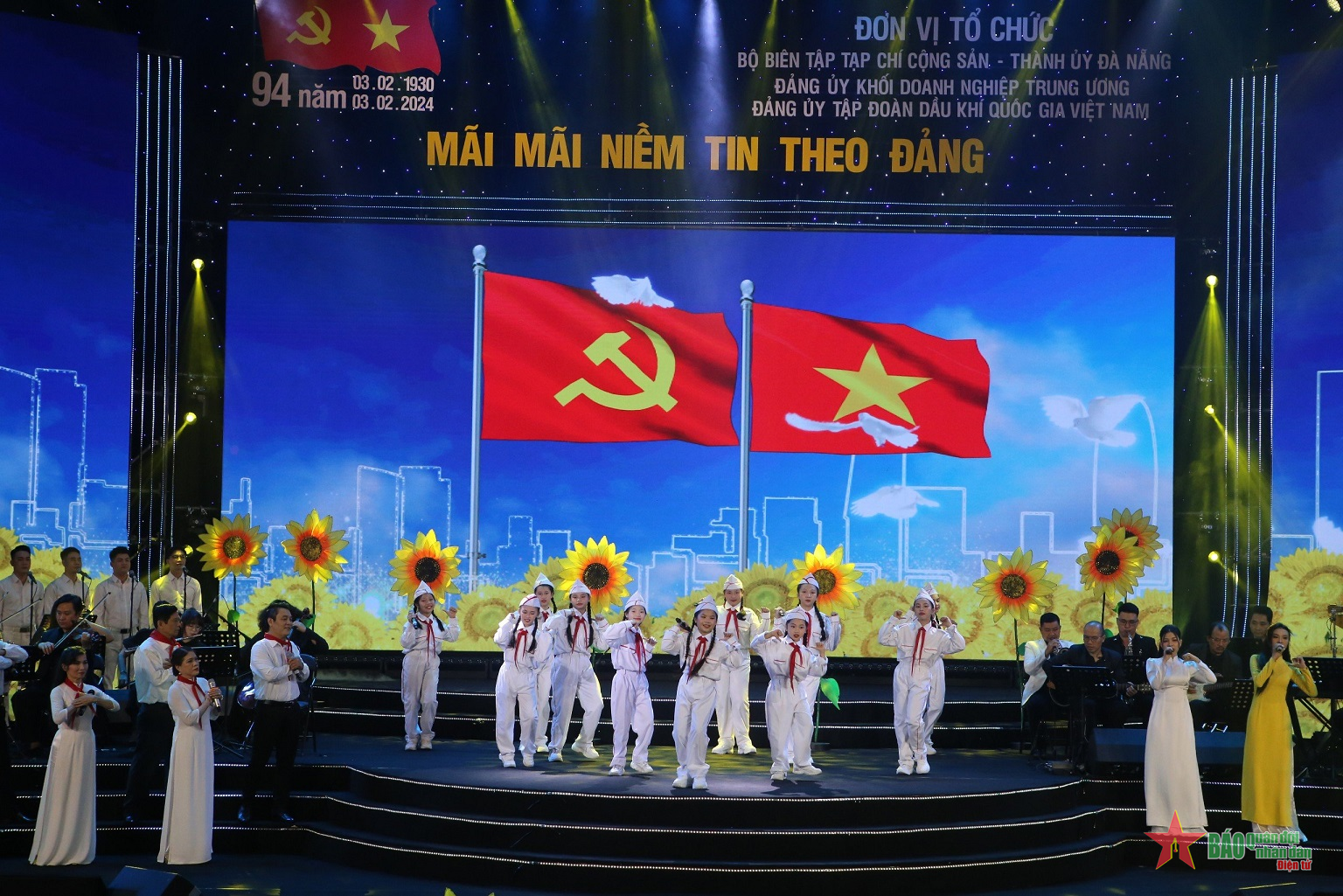 Giao lưu nghệ thuật: “Mãi mãi niềm tin theo Đảng”